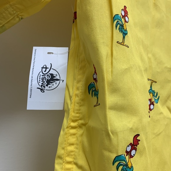 NEW Disney Camp Shirt Button Down Moana Hei-Hei Yellow Men’s Small - Picture 5 of 12